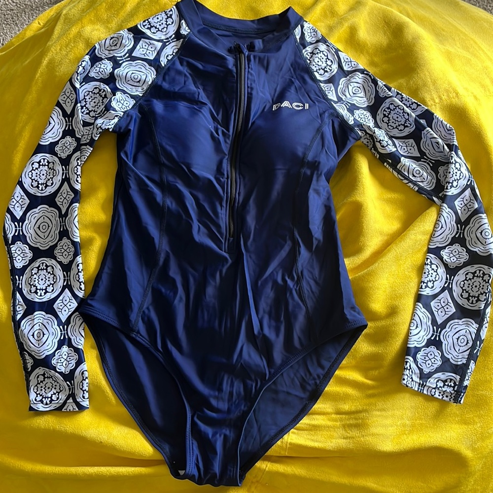 Swimsuit, one piece, padded bra, zipper, size small, navy blue/ pattern
